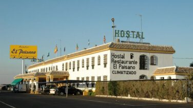 Desde un piso en Sanlúcar hasta un Audi A5: la cesta de Navidad más grande de España se vende en El Paisano
