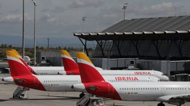 Aviones de Iberia, propiedad de IAG, aparcados en el Aeropuerto de Madrid-Barajas Adolfo Suárez.
