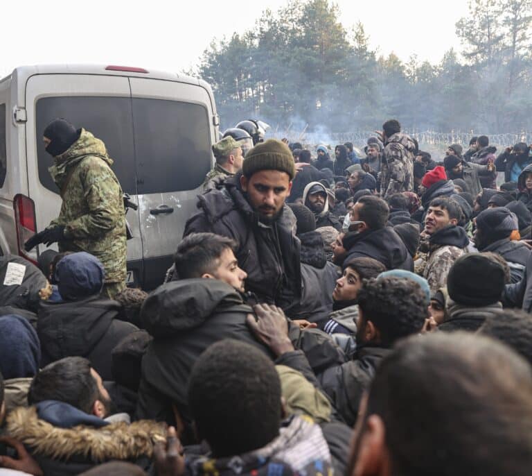 La UE amplía las sanciones contra Bielorrusia por el uso de los migrantes con fines políticos