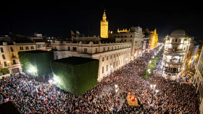 La multitudinaria procesión del Gran Poder en Sevilla, en imágenes