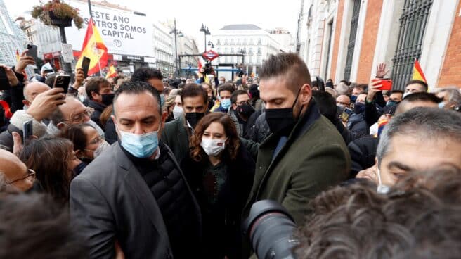 La presidenta de la Comunidad de Madrid, Isabel Díaz Ayuso, en la manifestación de los policías y guardias civiles.