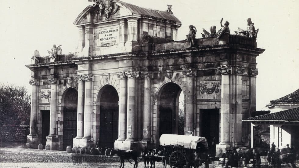 Charles Clifford. Puerta de Alcala. 1858.