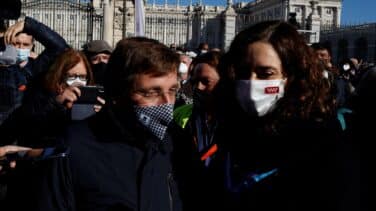Ayuso y Almeida piden a la Virgen