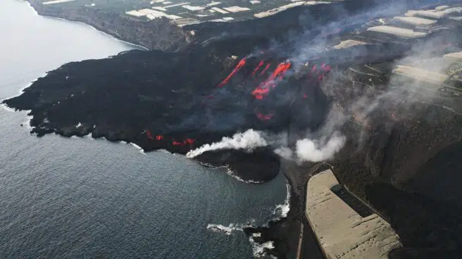 La lava encuentra su salida al mar sin más daños y sin descartar nueva fajana