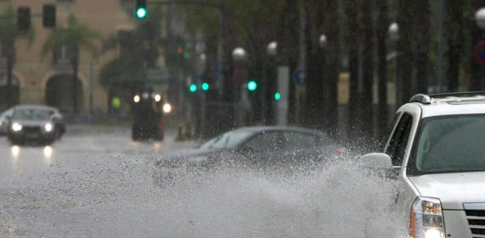 Los bomberos atienden en cataluña unos 400 avisos por el temporal