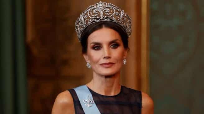 La Reina Letizia en la cena de gala de Estocolmo con el vestido azul de tul de H&M