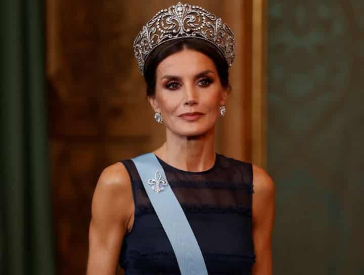 La Reina Letizia en la cena de gala de Estocolmo con el vestido azul de tul de H&M