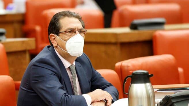 Enrique Arnaldo comparece ante la Comisión del Congreso. Enrique Arnaldo comparece ante la Comisión del Congreso.