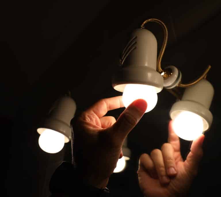 Precio de la luz hoy, 5 de febrero de 2025: el elemento que necesitan los españoles para conocer la energía consumida