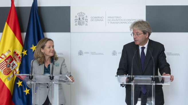 Expertos de alto nivel analizan en un foro organizado por el Gobierno la apuesta por nuevos indicadores económicos La vicepresidenta primera y ministra de Asuntos Económicos y Transformación Digital, Nadia Calviño y el comisario europeo de Economía, Paolo Gentiloni