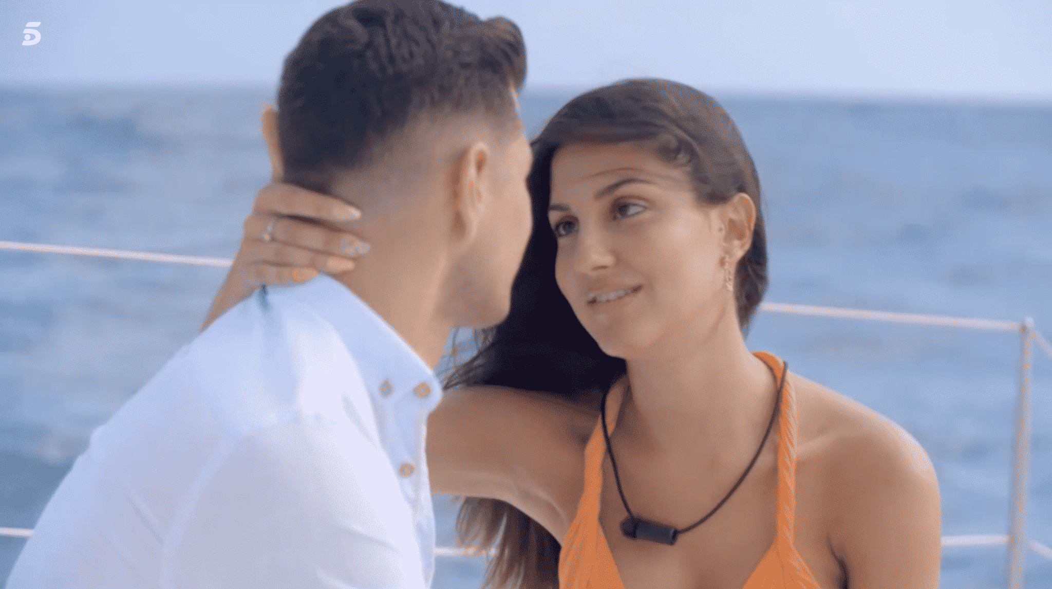 Tania y Alejandro en el barco de 'La Isla de las Tentaciones 4'