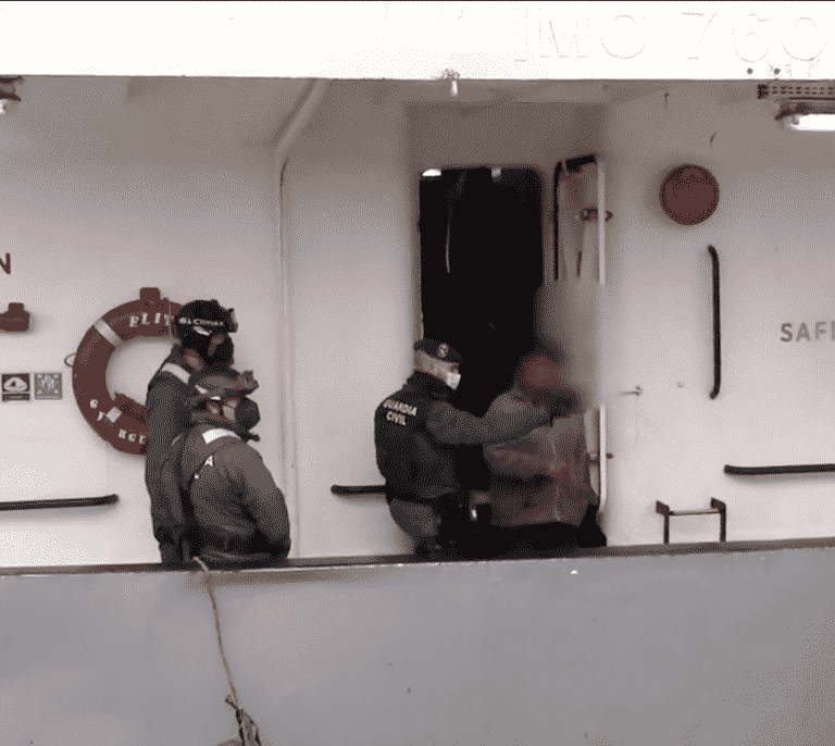 Interceptado en Cartagena un buque dedicado al transporte ilegal de migrantes