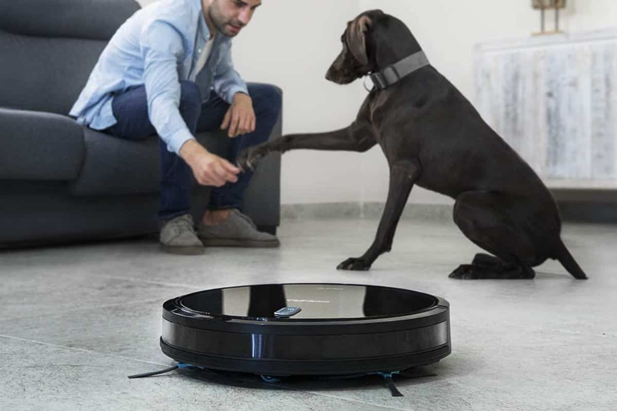 Imagen de robot aspirador Cecotec Black Friday especial para pelos de mascota