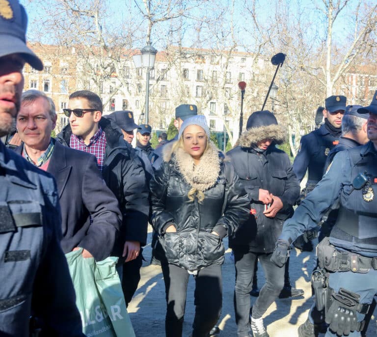 Condenan a la líder de Hogar Social a pagar 630€ por no identificarse ante la Policía cuando okupaban un edificio de TVE