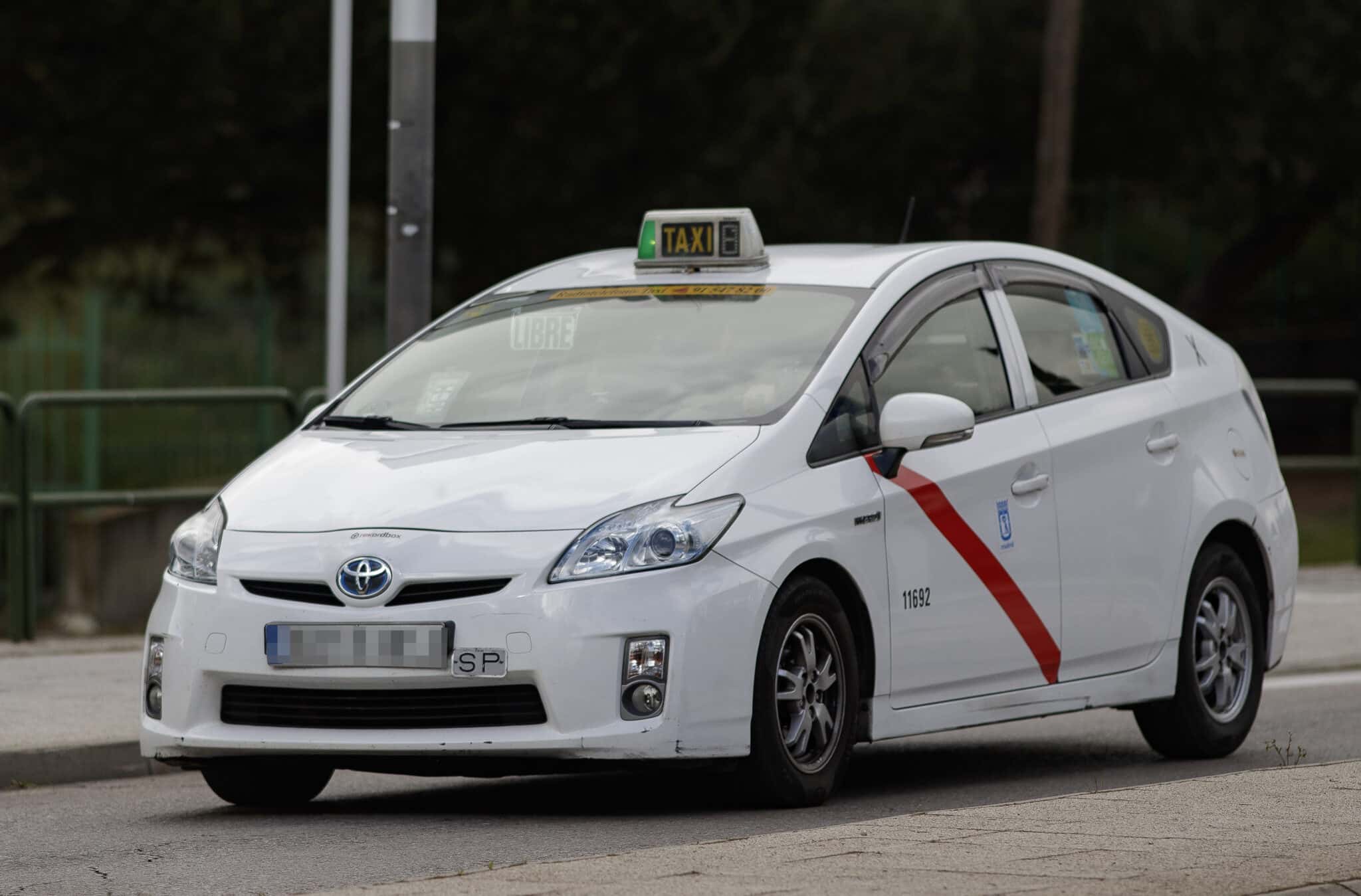 Los taxis madrileños ofrecen prensa gratuita a sus usuarios