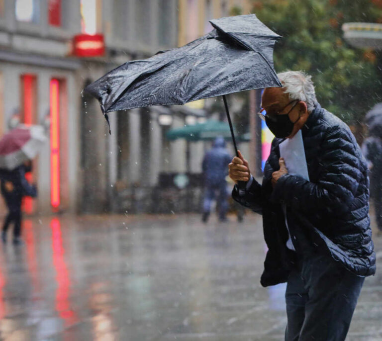Un anticiclón pone en aviso por lluvia, viento y nieve a cuatro comunidades