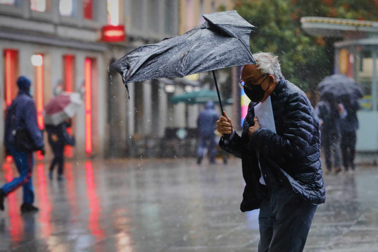 Un anticiclón pone en aviso por lluvia, viento y nieve a cuatro comunidades