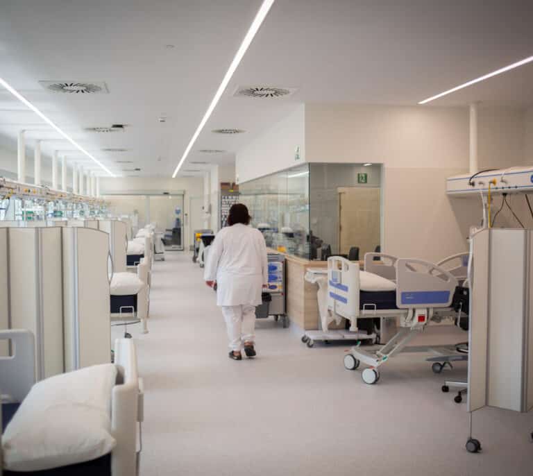 La incidencia roza los 200 casos y los hospitalizados aumentan a  3.780 en España