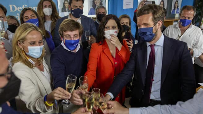 (I-D) La secretaria general del PP de Madrid, Ana Camins; el alcalde de Madrid, José Luis Martínez-Almeida; la presidenta de la Comunidad de Madrid, Isabel Díaz Ayuso y el líder del PP, Pablo Casado. (I-D) La secretaria general del PP de Madrid, Ana Camins; el alcalde de Madrid, José Luis Martínez-Almeida; la presidenta de la Comunidad de Madrid, Isabel Díaz Ayuso y el líder del PP, Pablo Casado.