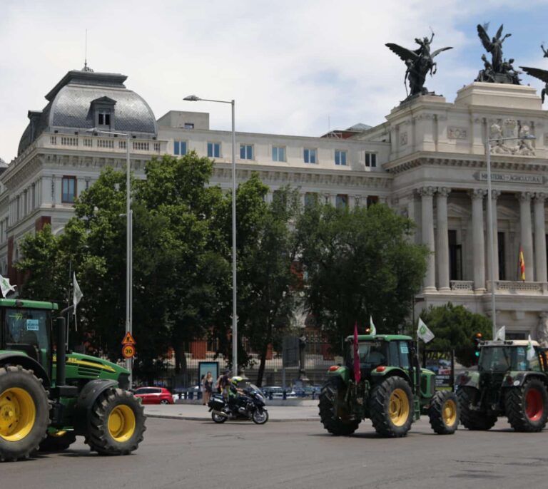 Un divorcio y muchos tractores: intrahistoria de la manifestación del campo que pretende inundar Madrid