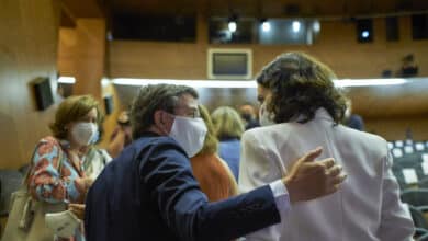 Casado se arriesga a perder el control del PP si fuerza unas primarias entre Ayuso y Almeida