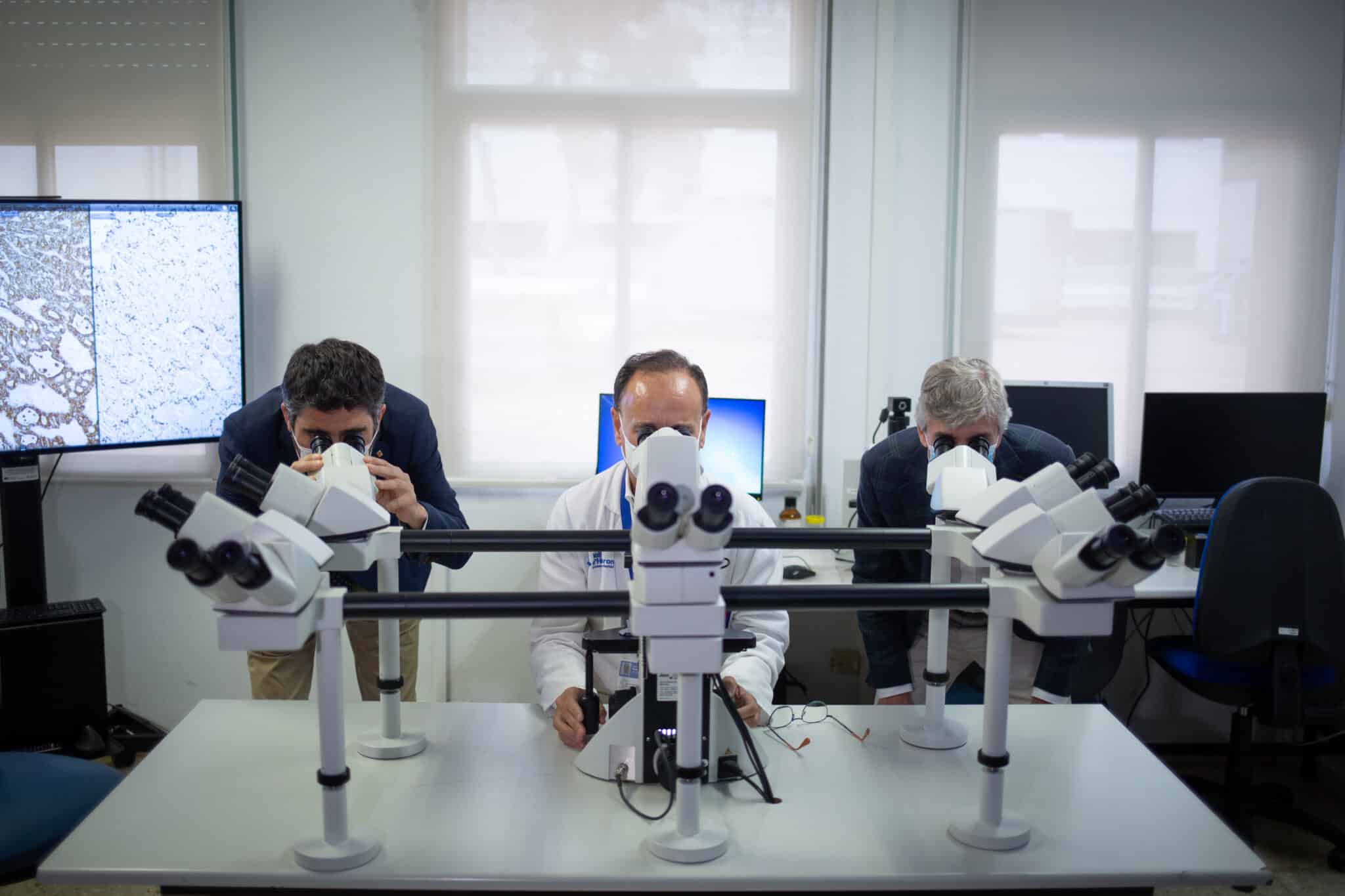 Investigadores de Inteligencia artificial en un laboratorio