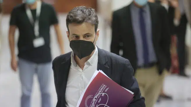 Sánchez pide respetar la disciplina de voto en la designación de Arnaldo ante el conato de rebelión en Podemos