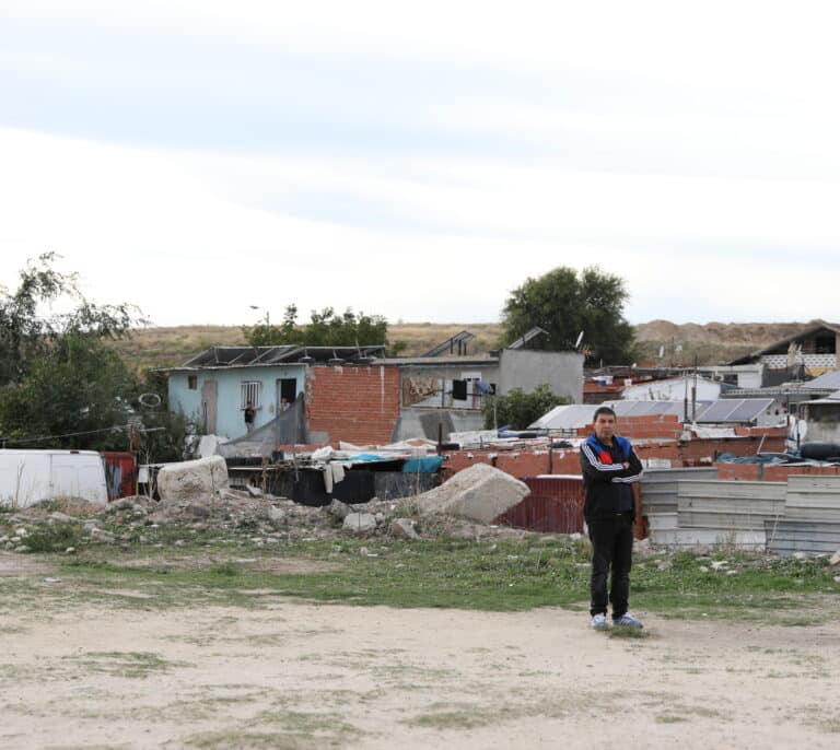 Diez denuncias y 31 cortes de suministro en la Cañada Real en una operación contra el fraude eléctrico