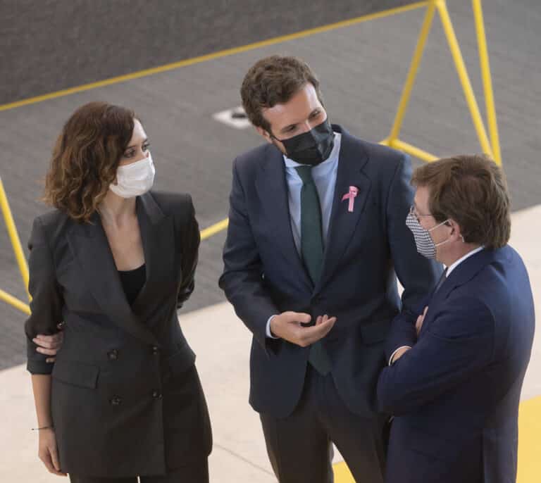 La gran manifestación del sábado propicia la 'foto a tres' de Ayuso, Casado y Almeida