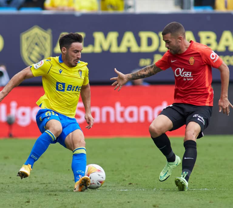 El corazón también sufre con el fútbol: un estudio constata más infartos en pacientes de riesgo si el Cádiz pierde que si gana