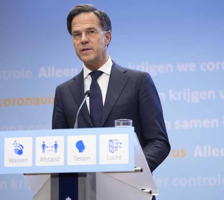 Países Bajos anuncia el cierre nocturno del país y la ampliación del pase sanitario