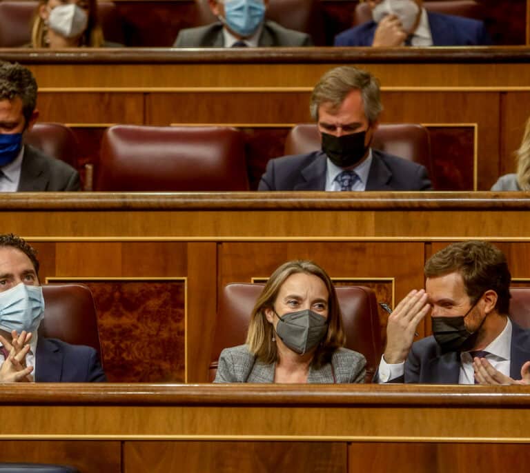 Los diputados del PP expresan su "desconcierto" y "preocupación" por la crisis con Ayuso en una cena con Casado
