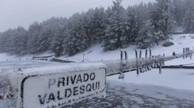 Primera nevada en la sierra de Guadarrama (Madrid) El Puerto de Cotos nevado, en la sierra de Guadarrama, a 4 de noviembre de 2021