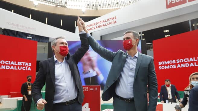 El presidente del Gobierno, Pedro Sánchez y el secretario general del PSOE en Andalucía Juan Espadas