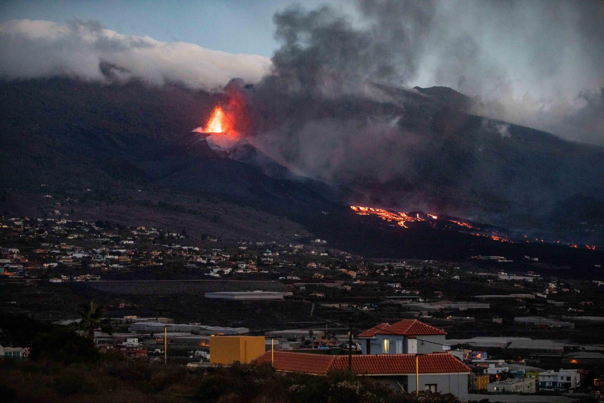 Una de las bocas eruptivas del volcán de Cumbre Vieja.