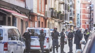 Detenido un hombre que permanecía atrincherado en un bar de Barakaldo tras agredir a su propietaria y a un cliente