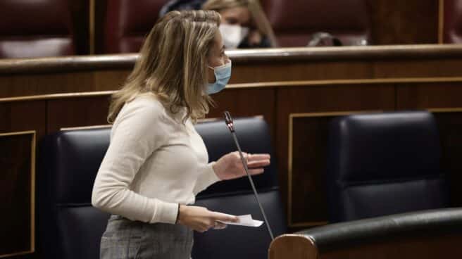 La ministra de Transportes, Movilidad y Agenda Urbana, Raquel Sánchez, interviene en una sesión de control en el Congreso de los Diputados