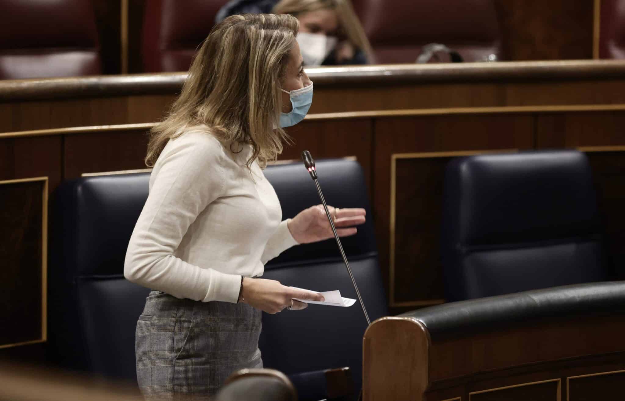 La ministra de Transportes, Movilidad y Agenda Urbana, Raquel Sánchez, interviene en una sesión de control en el Congreso de los Diputados