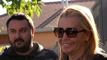 Belén Esteban calienta motores para su fiestón de cumpleaños regalándonos un romántico posado con Miguel