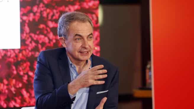 El expresidente del Gobierno, José Luis Rodríguez Zapatero, participa en un coloquio del XIV Congreso del PSV-PSOE