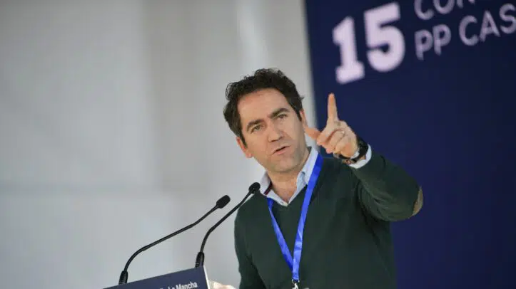 Egea reconoce que no se ha leído el libro de Álvarez de Toledo pero le acusa de dar "oxígeno" a Sánchez