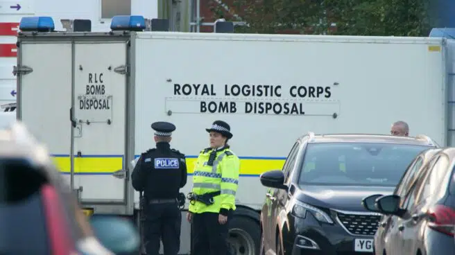 Así fue la explosión de un taxi en Liverpool que la policía considera un incidente terrorista