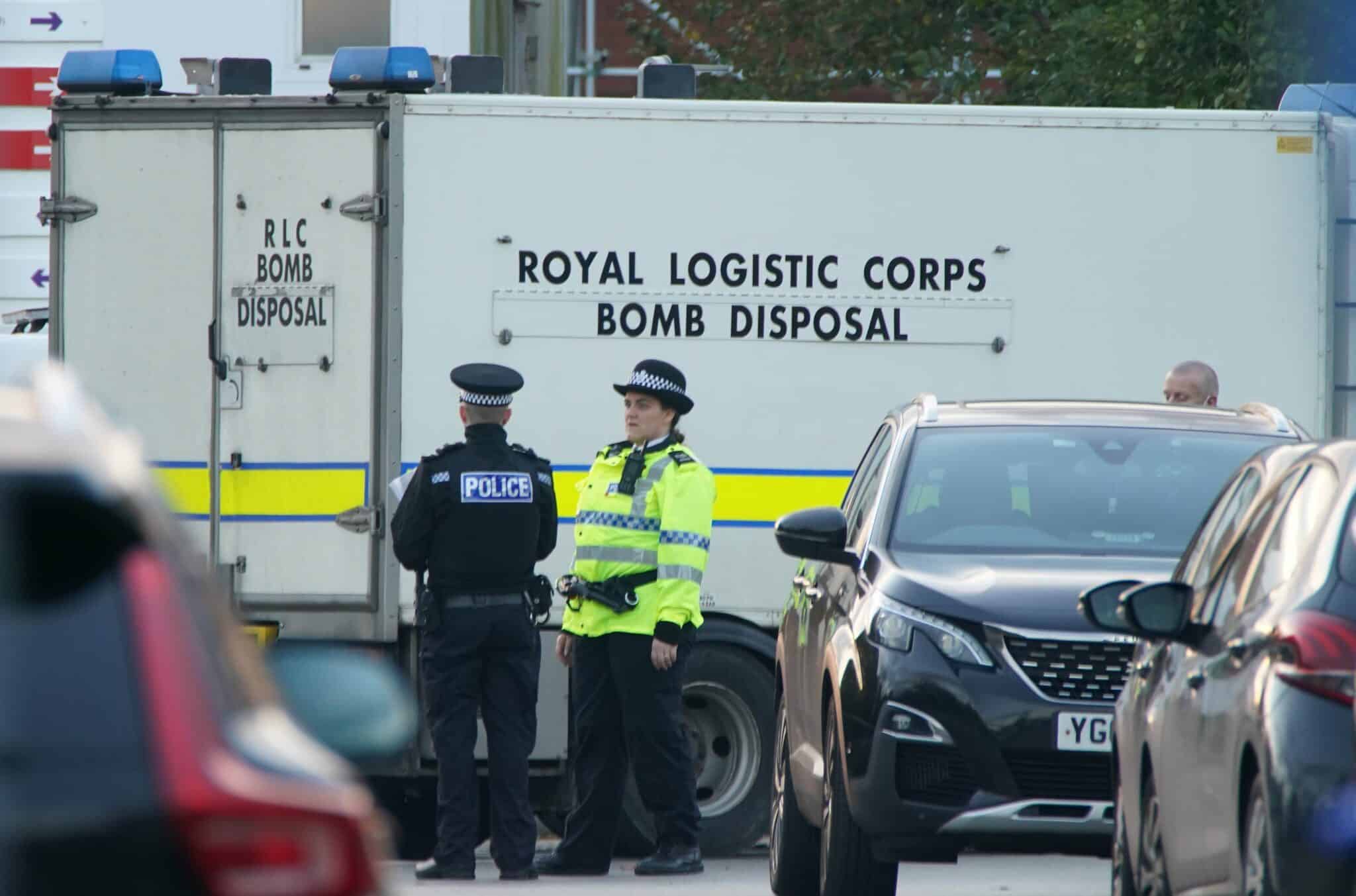 Así fue la explosión de un taxi en Liverpool que la policía considera un incidente terrorista