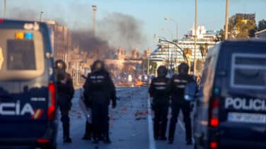 El sector del metal se rebela en Cádiz: barricadas, fogatas y cortes desde primera hora