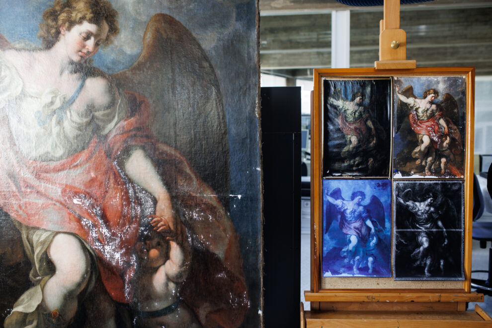 Restauración del cuadro 'El Ángel de la Guarda' de Claudio Coello en las instalaciones del Patrimonio Cultural de España, que abre sus puertas por su 60º aniversario