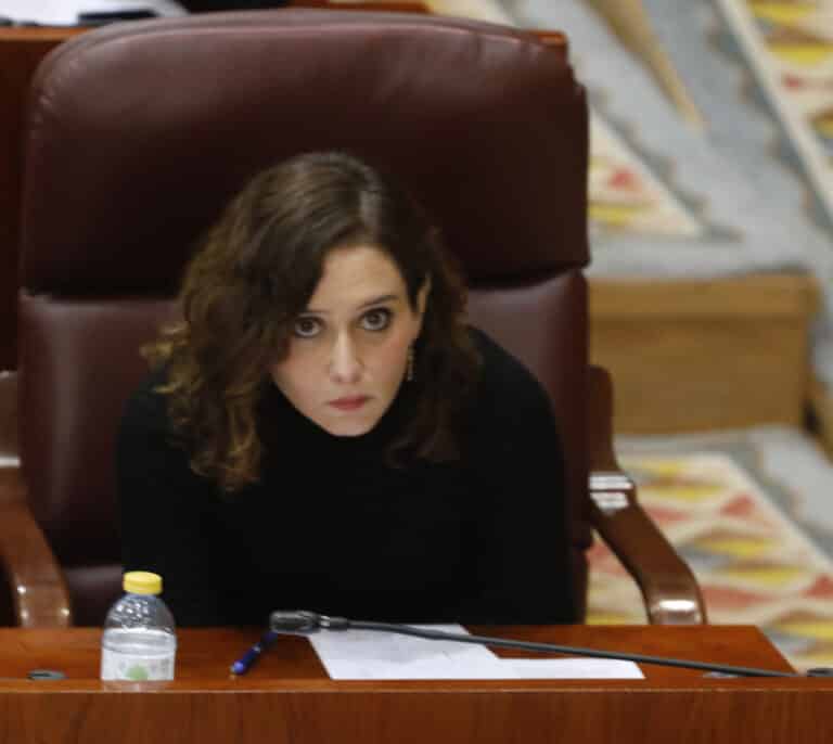 Ayuso carga contra la Ley de Memoria: "Sólo quieren revisar la Transición para que nos peguemos entre hermanos"