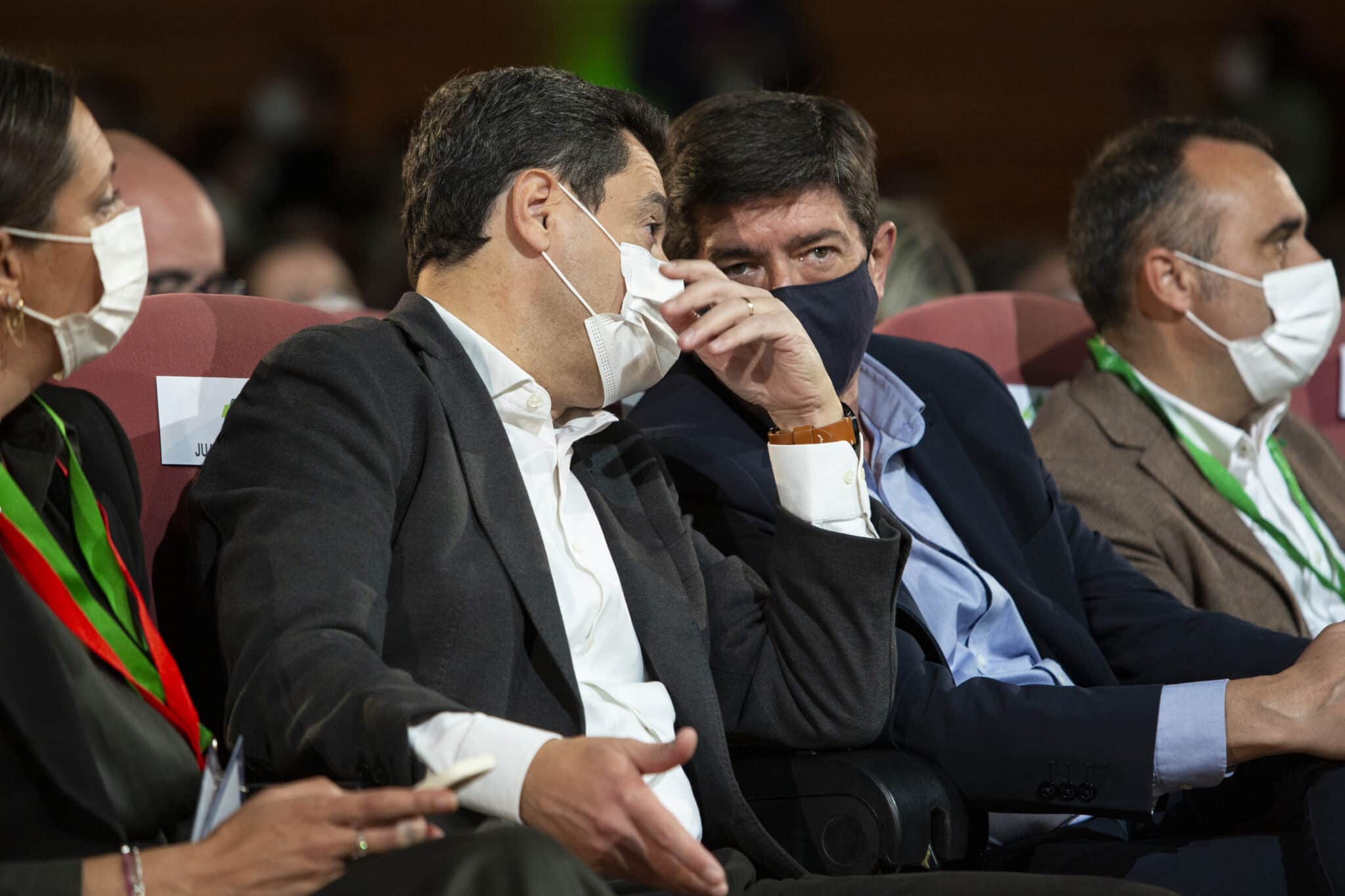 El presidente de la Junta de Andalucía, Juanma Moreno; y el vicepresidente, Juan Marín.