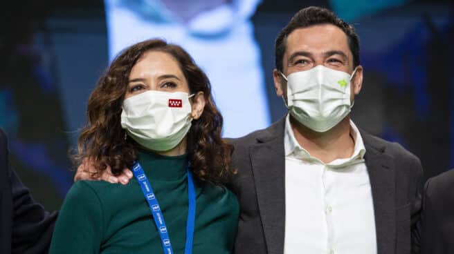 Isabel Díaz Ayuso y Juanma Moreno, en el Congreso del PP de Andalucía.