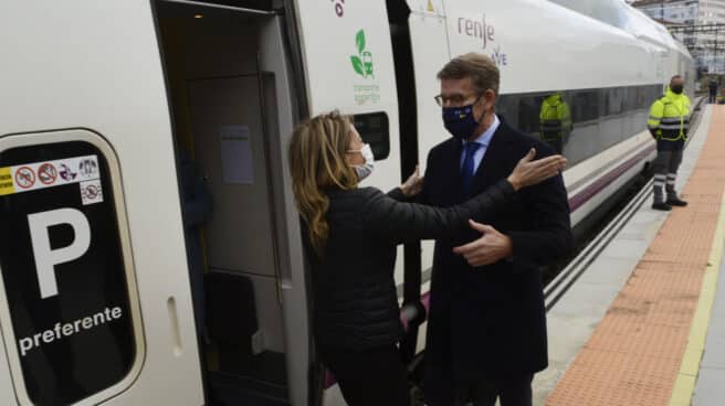 Nuevo tramo del AVE entre Pedralba de la Pradería (Zamora) y Ourense La ministra de Transportes, Movilidad y Agenda Urbana, Raquel Sánchez, saluda al presidente de la Xunta de Galicia, Alberto Núñez Feijóo