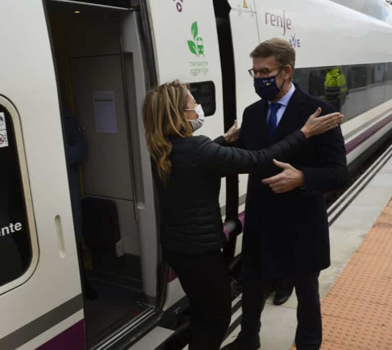 Renfe pone hoy a la venta 250.000 billetes para el AVE Madrid-Galicia a un precio de 15 euros